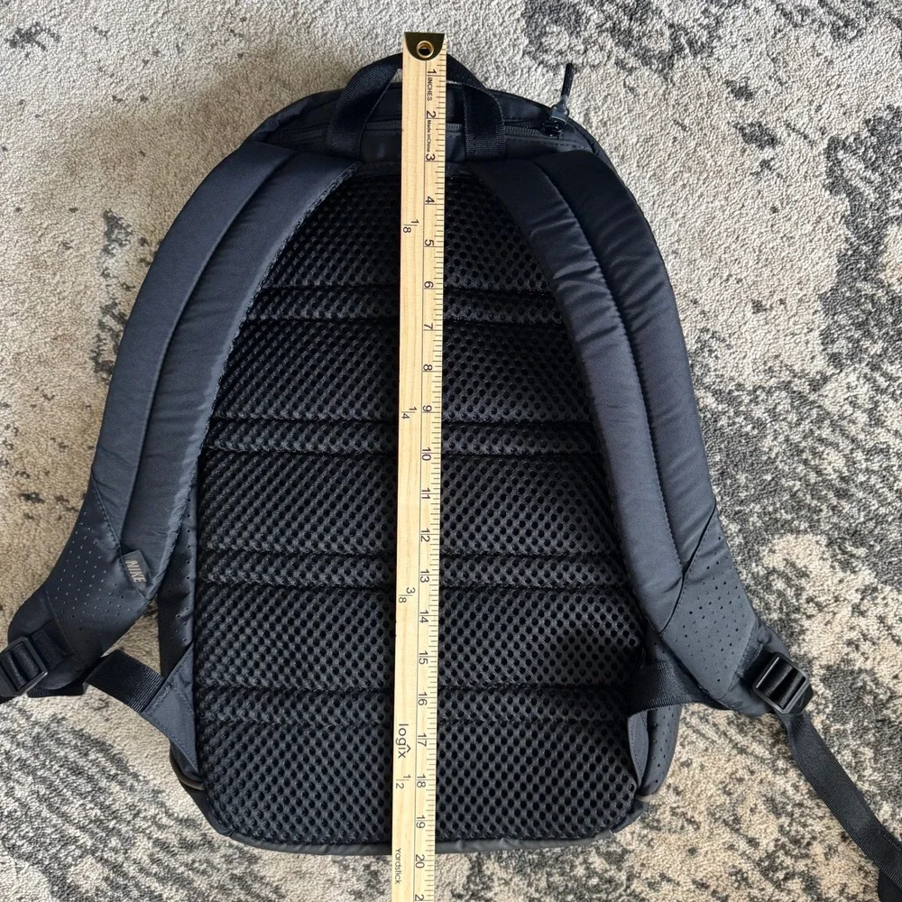 backpack travel pack Incase A.R.C. (Navy) and an external laptop What is the size Color:Green/Smooth Leather HIVER 25